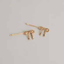 Load image into Gallery viewer, Ribbon Metal Hair Bobby Pins | Gold