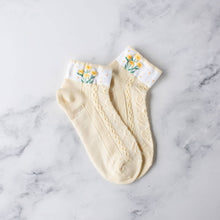 Load image into Gallery viewer, Floral Ankle Socks: Banana Cream