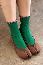 Load image into Gallery viewer, Ruffled Modal Socks: Spinach / Pink Edge