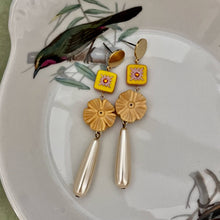 Load image into Gallery viewer, Marigold Earrings