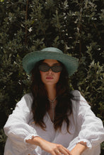 Load image into Gallery viewer, Siempre Sunglasses - Honey Tort
