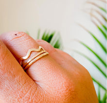 Load image into Gallery viewer, Iris Wave Ring - Sterling Silver