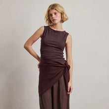 Load image into Gallery viewer, Merino Wool Triangle Scarf (L) - Dark Brown