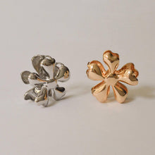 Load image into Gallery viewer, Flower Metal Hair Claw Clip | Silver