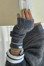 Load image into Gallery viewer, Cashmere Wrist Warmer: Charcoal