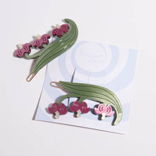 Load image into Gallery viewer, Bleeding Heart Barrette Set
