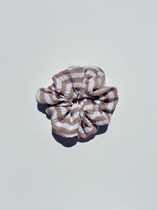 STRIPE BUBBLE SCRUNCHIES: SAND