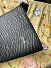 Load image into Gallery viewer, LOUIS VUITTON VTG Pochette Accessoires Black Epi Leather