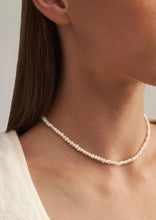 Load image into Gallery viewer, Dainty Pearl Necklace