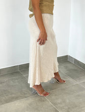 Load image into Gallery viewer, Bia-cut Linen Skirt: White