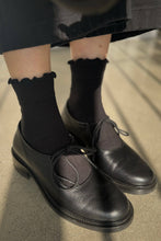 Load image into Gallery viewer, Ruffled Hugger Crew Socks: VINTAGE PINK / BLACK