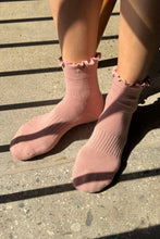 Load image into Gallery viewer, Ruffled Hugger Crew Socks: VINTAGE PINK / BLACK
