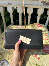 Load image into Gallery viewer, LOUIS VUITTON Vintage Black Epi Honfleur Bag