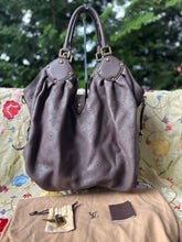 Load image into Gallery viewer, LOUIS VUITTON 00&#39;s Mahina L Hobo Taupe
