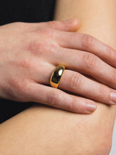 Load image into Gallery viewer, Forma Ring in Gold