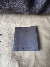 Load image into Gallery viewer, LOUIS VUITTON 00&#39;s Mahina L Hobo Taupe