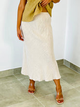 Load image into Gallery viewer, Bia-cut Linen Skirt: White