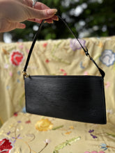Load image into Gallery viewer, LOUIS VUITTON VTG Pochette Accessoires Black Epi Leather