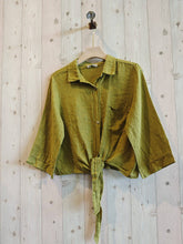 Load image into Gallery viewer, Tie-front Linen Button-down: Pistachio