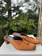 Load image into Gallery viewer, VTG Tan Leather Mules [7.5]
