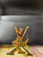 Load image into Gallery viewer, LOUIS VUITTON 00&#39;s Chain Louise Pochette Shoulder Bag