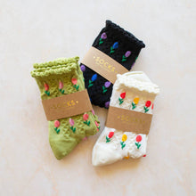 Load image into Gallery viewer, Tulip Flower Socks: Ivory
