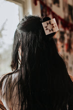 Load image into Gallery viewer, Cinnamon Quilt Claw