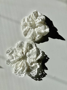 LACE SCRUNCHIES: CLOUD