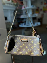 Load image into Gallery viewer, LOUIS VUITTON Monogram Eva Clutch