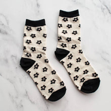 Load image into Gallery viewer, Doodle Flower Crew Socks: Black/Oatmeal