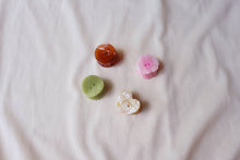 Load image into Gallery viewer, Button Mini Claw Set: Pastel