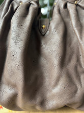 Load image into Gallery viewer, LOUIS VUITTON 00&#39;s Mahina L Hobo Taupe