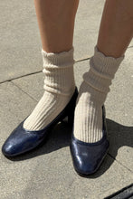 Load image into Gallery viewer, Linen Scallop Socks: Naturel