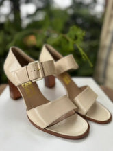 Load image into Gallery viewer, Ferragamo Cream Leather Sandal [7]