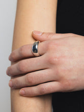 Load image into Gallery viewer, Forma Ring in Sterling Silver