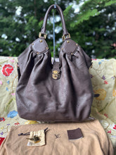 Load image into Gallery viewer, LOUIS VUITTON 00&#39;s Mahina L Hobo Taupe