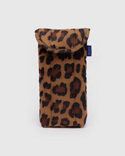 Load image into Gallery viewer, Puffy Glasses Sleeve - Leopard