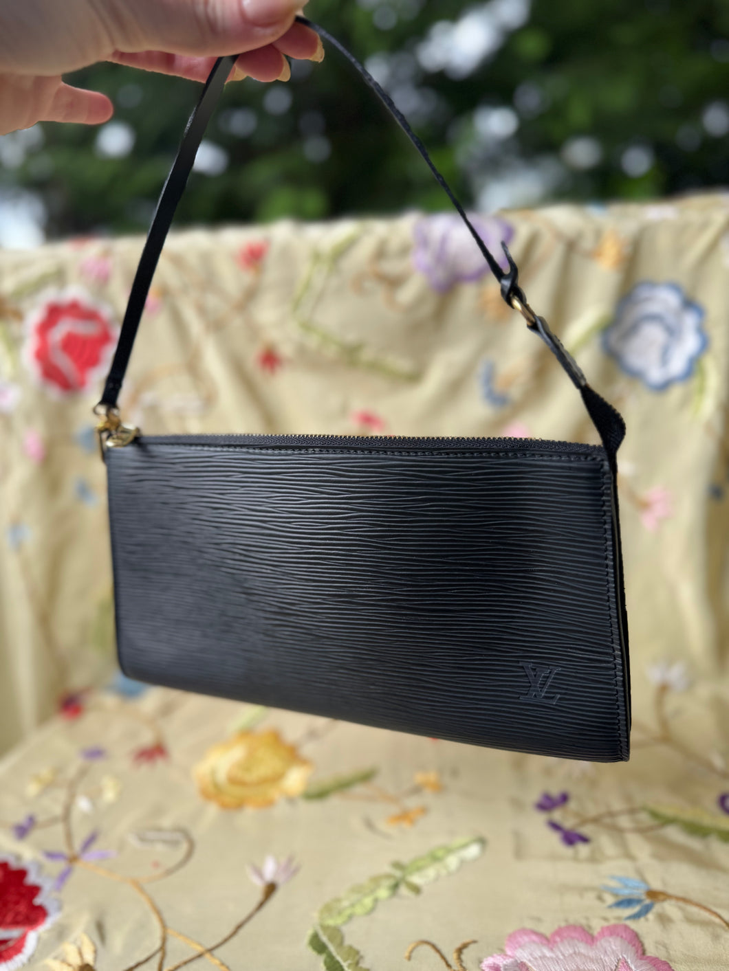 LOUIS VUITTON VTG Pochette Accessoires Black Epi Leather