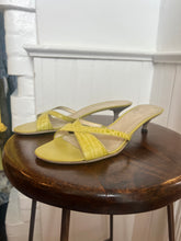 Load image into Gallery viewer, VTG Green Leather Kitten Heels [10]