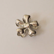 Load image into Gallery viewer, Flower Metal Hair Claw Clip | Silver