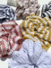 Load image into Gallery viewer, STRIPE BUBBLE SCRUNCHIES: RED BEAN