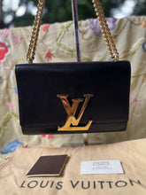 Load image into Gallery viewer, LOUIS VUITTON 00&#39;s Chain Louise Pochette Shoulder Bag