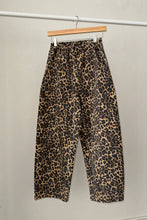 Load image into Gallery viewer, Arc Pants - Leopard