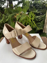 Load image into Gallery viewer, Ferragamo Cream Leather Sandal [7]