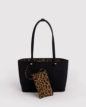 Load image into Gallery viewer, Medium Nylon Reversible Tote - Leopard Mix