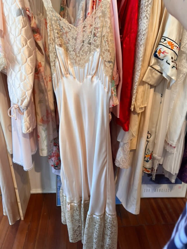 True VTG Peach Lace Silk Slip Dress [S]