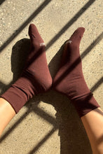 Load image into Gallery viewer, Breezy Sneaker Socks: Dark Cacao
