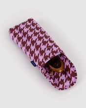 Load image into Gallery viewer, Puffy Glasses Sleeve - Pink Houndstooth