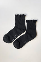 Load image into Gallery viewer, Ruffled Hugger Crew Socks: VINTAGE PINK / BLACK