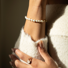 Load image into Gallery viewer, Pearl Muse Toggle Bracelet: 14k Gold Fill / 6.5"